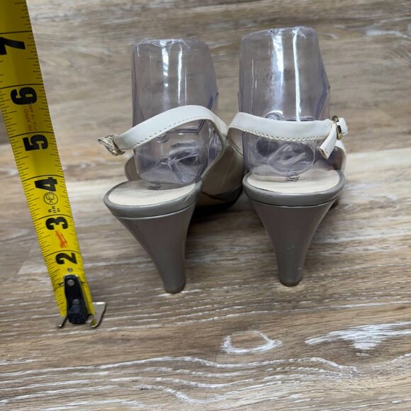 Anne Klein Eloise Beige Bow Top Patent Peep Toe Heels Women's Size 10 - Picture 3 of 8